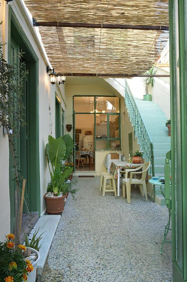 Pireas Port Next To Metro Artistic House Apartment Exterior foto