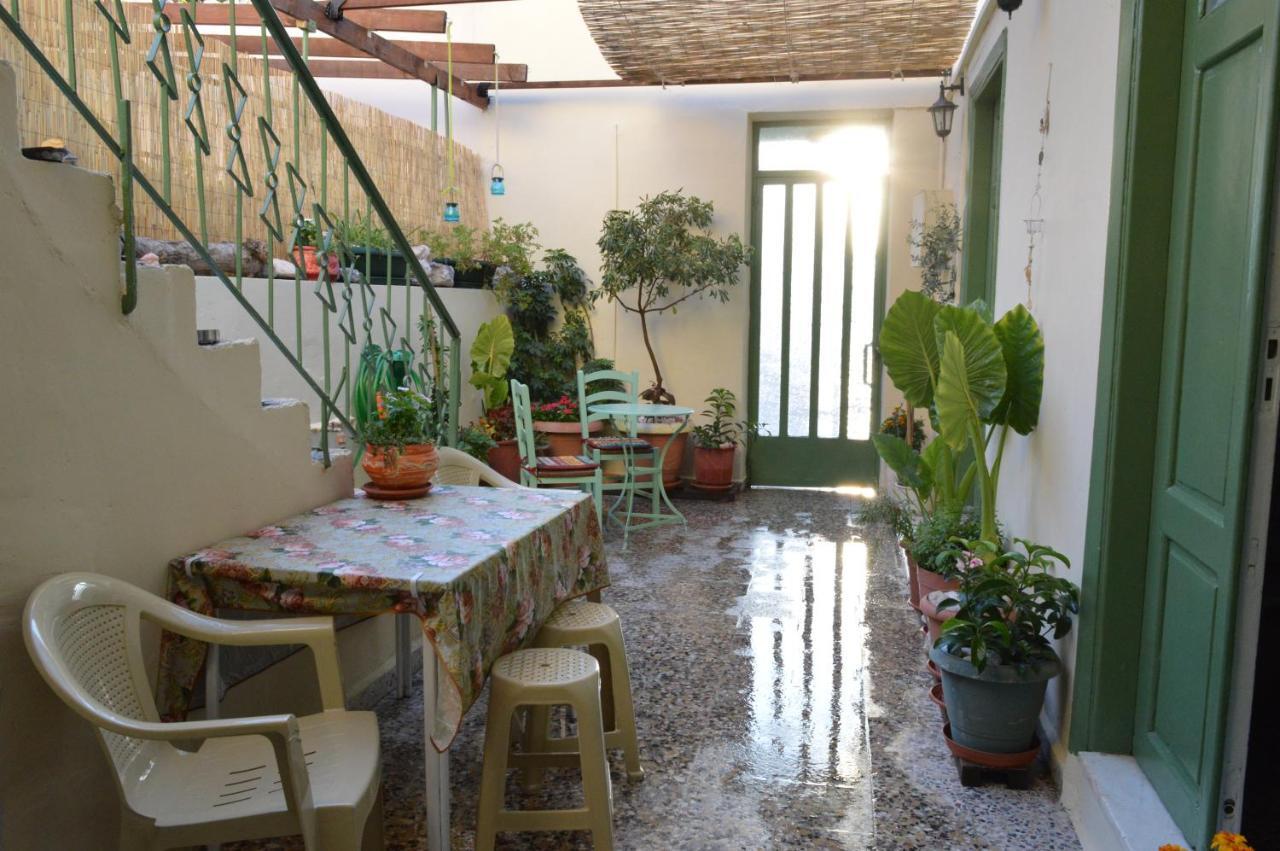 Pireas Port Next To Metro Artistic House Apartment Exterior foto